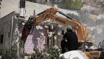يتم هدم المنازل في القدس لتهجير الفلسطينيين (سعيد قاق/الأناضول)