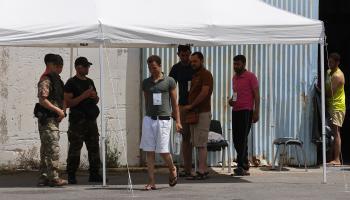 مركز للمهاجرين غير النظاميين في كالاماتا ـ اليونان، الخميس الماضي (كوستاس بالتاس/الأناضول)
