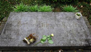 قبر شوبنهاور في مقبرة فرانكفورت (Getty)