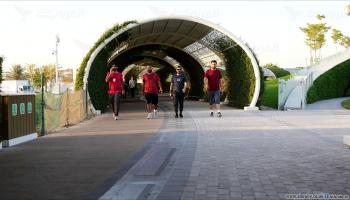 الممشى المكيف لحديقة "أم السنيم" في قطر (حسين بيضون)