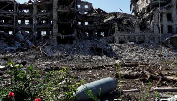 الدمار طال كل شئ في شرقي أوكرانيا حيث يوجد مصنع الألمونيوم (getty)