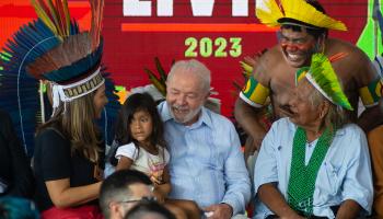 الرئيس البرازيلي لولا نفذ خطوات لمصلحة السكان الأصليين (أندريسا أنهوليتي/ Getty)