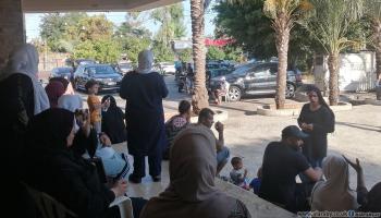 أطفال ونساء غادروا مخيم عين الحلوة (العربي الجديد)
