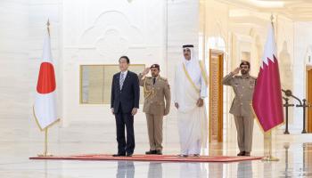 أمير قطر يستقبل رئيس وزراء اليابان في الدوحة (قنا)