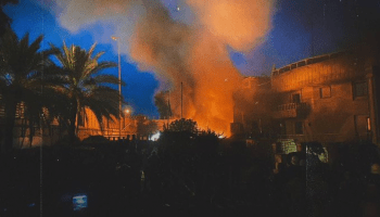 من إحراق السفارة السويدية في بغداد (تويتر)