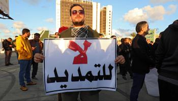 من تظاهرة في بنغازي تطالب بإجراء الانتخابات، ديسمبر 2021 (عبد الله دوما/فرانس برس)
