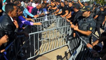 مواجهات سابقة بين مدرسين والشرطة في تونس (ياسين محجوب/ Getty)