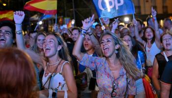 الحشود تتدفق على صناديق الاقتراع في إسبانيا (getty)