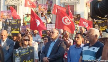 وقفة لجبهة الخلاص الوطني في تونس للمطالبة بإطلاق المعتقلين السياسيين (العربي الجديد)
