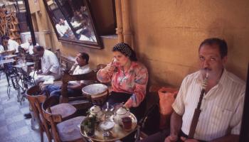 مقهى بالعاصمة المصرية القاهرة (getty)