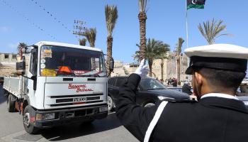 عاد أفراد شرطة المرور الليبية إلى الشوارع (محمود تركية/فرانس برس)
