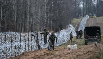 جنود بولنديون على الحدود مع بيلاروسيا، نوفمبر الماضي (أومار ماركيز/الأناضول)
