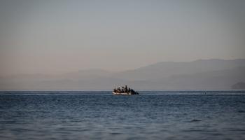 قارب مهاجرين انطلق من المغرب إلى إسبانيا (جوان أمنغوال/ Getty)