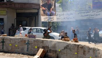 مسلح يطلق النار خلال تشييع بجاني في الكحالة أمس (جوزيف عيد/فرانس برس)