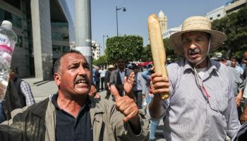 احتجاجات شعبية ضد  الحكومة التونسية بسبب أزمة الخبز (getty)