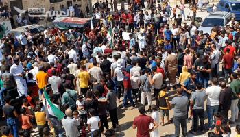 آلاف المتظاهرين يطالبون برحيل الأسد: "ثورة لكل السوريين"