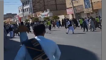 احتجاجات في زاهدان الإيرانية في ذكرى مقتل العشرات العام الماضي (تويتر)