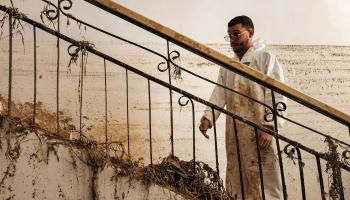 لم تحدد السلطات الليبية ملائمة منازل درنة للسكن بعد الفيضانات (أماندا معوض/ فرانس برس)