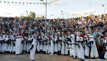 تشارك حشود كبيرة باحتفالات المولد في قُورارة (العربي الجديد)