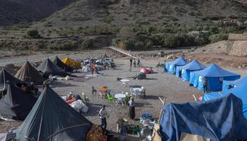 مخيم للمتضررين من الزلزال (بولنت كيليك/فرانس برس)