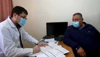يوجد 2500 طبيب عاطلين عن العمل في مخزون ديوان الخدمة المدنية في الأردن (خليل مزرعاوي/ فرانس برس)