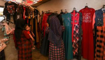 خسرت نساء في إدلب بسبب الزلزال فرصة تحسين مستوى حياة عائلاتهن (عارف وتاد/ فرانس برس)