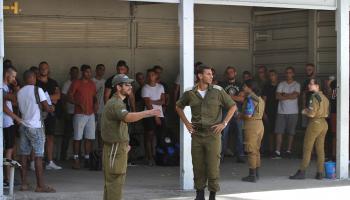 يرفض إسرائيليون الانضمام إلى الوحدات القتالية (غيل كوهين/فرانس برس)