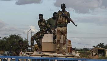 جنود نيجريون في نيامي، 3 سبتمبر الحالي (فرانس برس)