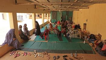 نازحون سودانيون في مدرسة في وادي حلفا 4 (أشرف شاذلي/ فرانس برس)