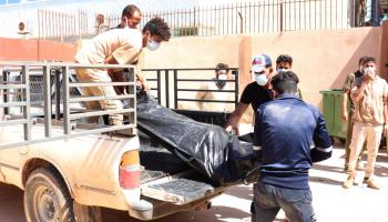 نقل جثث في درنة في ليبيا بعد دانيال (عبد الله محمد بونجا/ الأناضول)