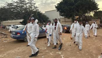 فريق بحث وإنقاذ في درنة في ليبيا (عبد الله محمد بونجا/ الأناضول)