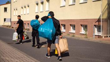 مركز استقبال آيزنهوتنشتات للمهاجرين في ألمانيا 2 (أود أندرسن/ فرانس برس)