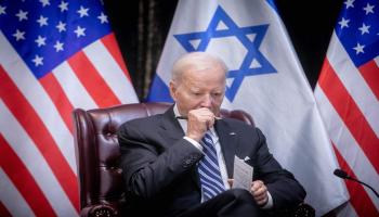 الرئيس الأميركي، جو بايدن، يحضر اجتماع مجلس الحرب الإسرائيلي ضد غزة في تل أبيب في 18/10/2023 (فرانس برس)
