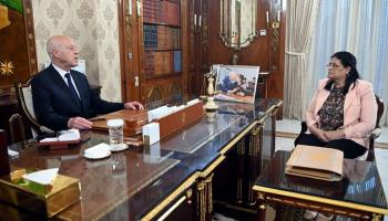 رئيس تونس قيس سعيّد، مستقبلاً سهام البوغديري نمصية، وزيرة المالية فيسبوك