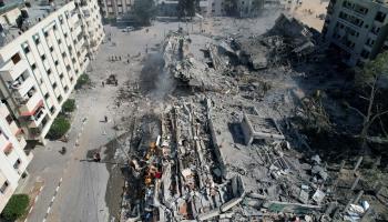 أبراج الزهراء المدمرة في غزة، أمس (شادي طباطيبي/رويترز)