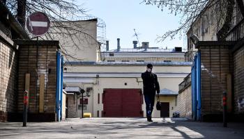 تتوفر كتب نادرة في سجن "ليفورتوفو" بموسكو (أكسندر نيمينوف/ فرانس برس)