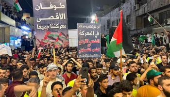 هتف المشاركون في الأردن لغزة والمقاومة مطالبين بلادهم بطرد السفير الإسرائيلي (ليث الجنيدي/الأناضول)
