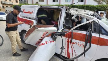 سيارة إسعاف استهدفها الاحتلال الإسرائيلي في غزة (أسوشييتد برس)