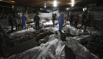 جثث مجزرة مستشفى المعمداني في غزة (عبد خالد/ أسوشييتد برس)