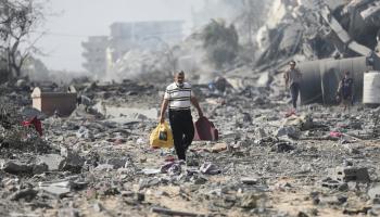 دمار في ضواحي مدينة غزة في قطاع غزة (علي محمود/ أسوشييتد برس)