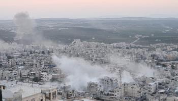 قصف النظام السوري على مدينة أريحا غربي إدلب (العربي الجديد)