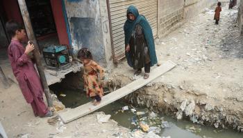 لاجئون أفغان في باكستان (رضوان تاباسوم/ فرانس برس)