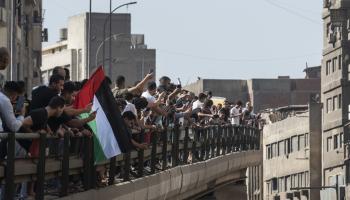 مظاهرة مصرية داعمة لفلسطين وقطاع غزة تتوجه نحو ميدان التحرير (محمد حسام/Getty)