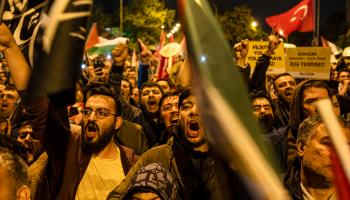احتجاج أمام السفارة الإسرائيلية في أنقرة (يوغور يلديريم/ Getty)