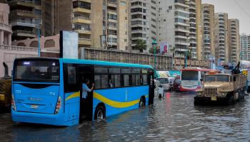 تشهد الإسكندرية أمطاراً غزيرة شتاء (إبراهيم رمضان/ الأناضول)
