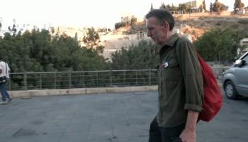 بريطاني يمشي 2700 كيلومتر إلى أريحا تضامناً مع فلسطين.. عبر 7 دول