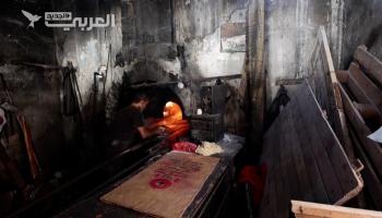 أفران الحطب تعود للعمل في غزة مع قطع الاحتلال للكهرباء