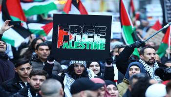 خلال احتجاج داعم لفلسطين وضد العدوان الإسرائيلي على قطاع غزّة في العاصمة الألمانية برلين في 18/ 11/ 2023 (فرانس برس)