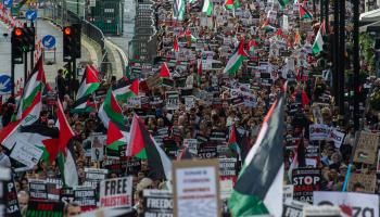 مظاهرة في لندن ضدّ العدوان الإسرائيلي على غزة، 21 الشهر الماضي (Getty)