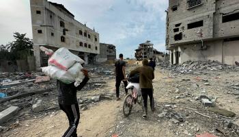 صور الدمار بغزة مرعبة ومحرجة للغرب (عبد صباح/رويترز)